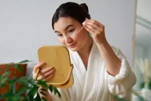 10 Serum mencerahkan wajah kusam akibat terik matahari harga di bawah Rp 100 ribu