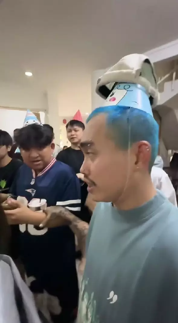 Reza Arap dapat kejutan ultah ke 38 © berbagai sumber