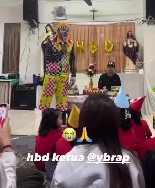 Reza Arap dapat kejutan ultah ke 38 © berbagai sumber