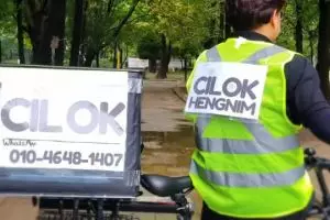 Viral pria Korea jual cilok keliling di Ansan Korea Selatan, seporsi dijual Rp117 ribu, ini kisahnya