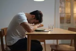 100 Kata-kata bijak di tengah putus asa yang menyentuh hati, bikin kuat lagi jalani hidup