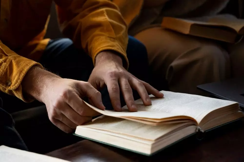 Apa itu majas personifikasi? Pahami pengertian, ciri, dan contohnya yang mudah dipahami © 2025 brilio.net Apa itu majas personifikasi? Pahami pengertian, ciri, dan contohnya yang mudah dipahami © 2025 brilio.net