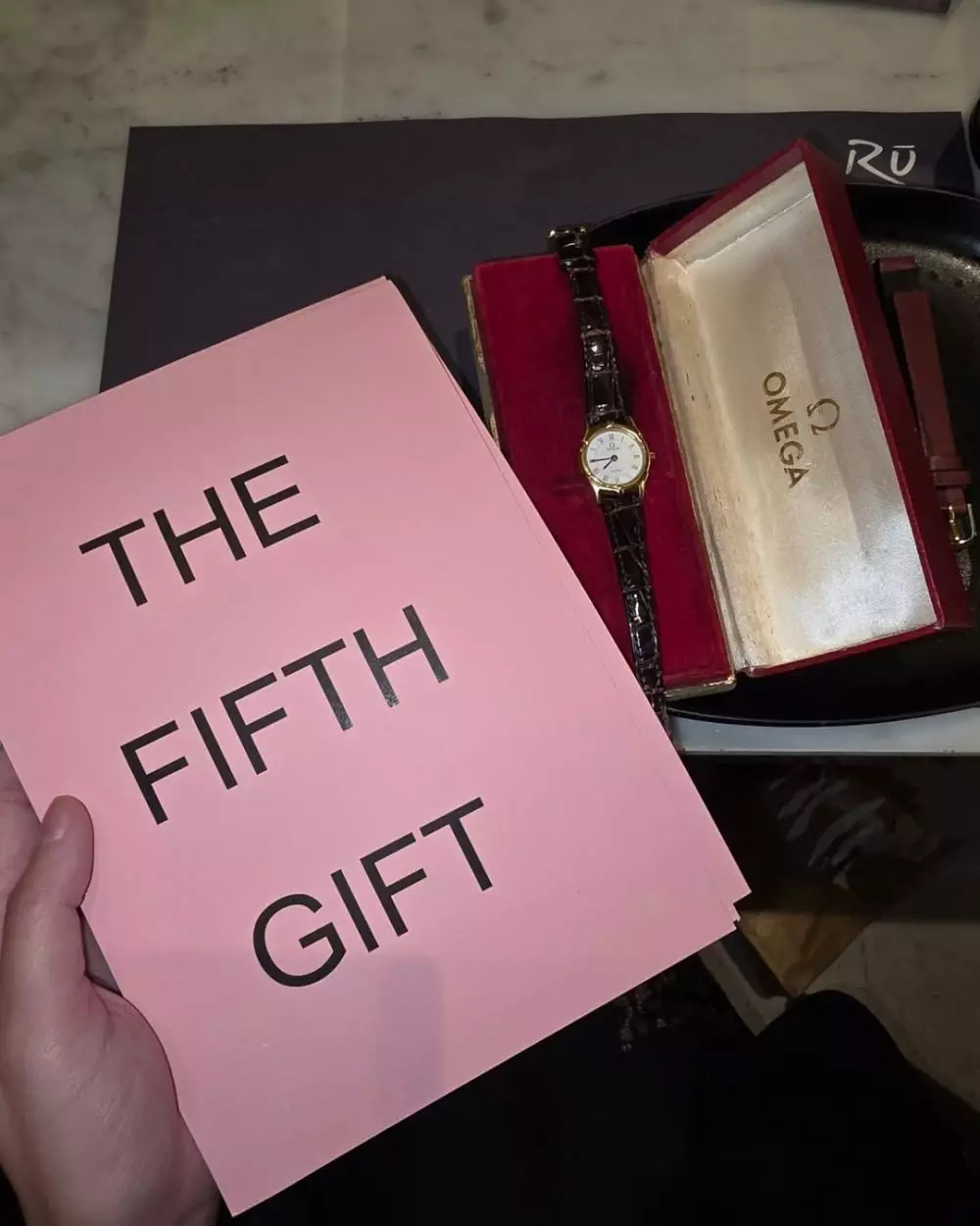 Prilly Latuconsina dapat 5 hadiah dari Omara Esteghlal © 2025 Instagram