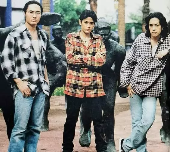 Potret lawas Ari Sihasale dulu pernah jadi boyband © 2025 brilio.net Potret lawas Ari Sihasale dulu pernah jadi boyband © 2025 brilio.net