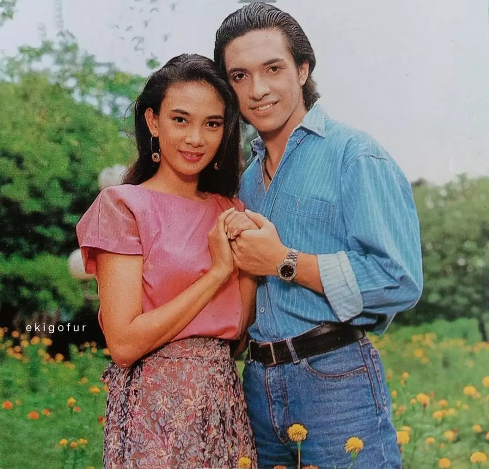 Potret lawas Ari Sihasale dulu pernah jadi boyband © 2025 brilio.net Potret lawas Ari Sihasale dulu pernah jadi boyband © 2025 brilio.net