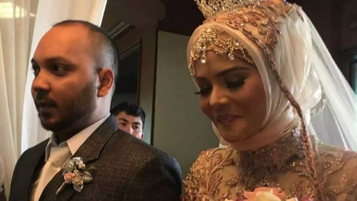 Jarang tersorot, ini 7 potret penyanyi Terry dan suami yang keturunan Arab, kebersamaannya adem banget