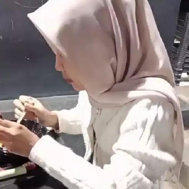 Tega banget wanita ini, beli iPhone pinjam KTP teman, cicilan nunggak 4 bulan, pas ditagih bikin emosi