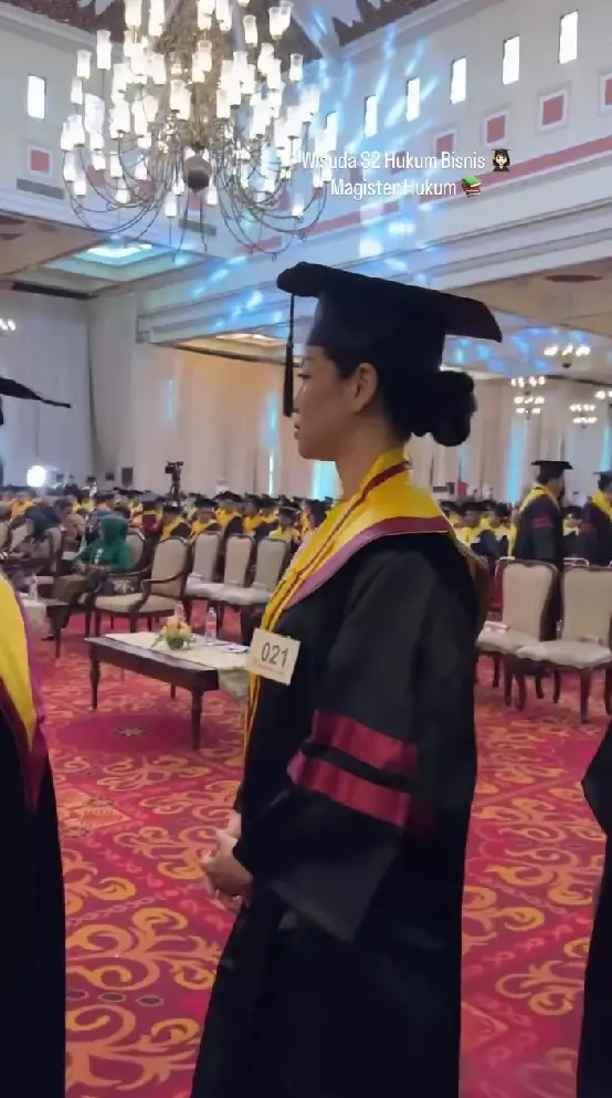 Kerenina Sunny wisuda S2 © Instagram Kerenina Sunny wisuda S2 © Instagram