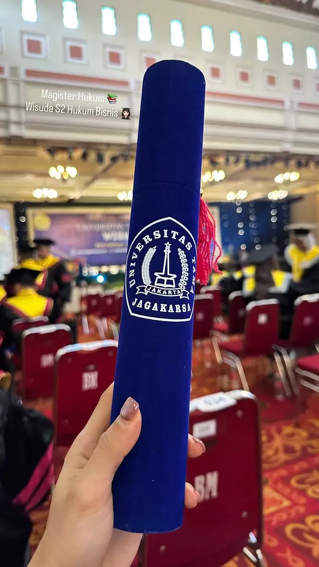 Kerenina Sunny wisuda S2 © Instagram Kerenina Sunny wisuda S2 © Instagram