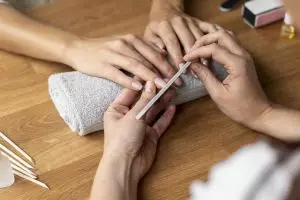 9 Cara merawat kuku yang rusak akibat nail art biar kembali sehat dan lentik pakai bahan alami