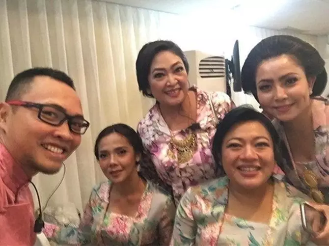 kebersamaan mayangsari dan keluarga sang suami © instagram kebersamaan mayangsari dan keluarga sang suami © instagram