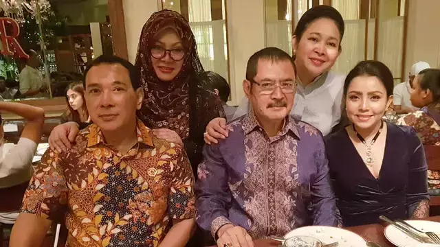 kebersamaan mayangsari dan keluarga sang suami © instagram kebersamaan mayangsari dan keluarga sang suami © instagram