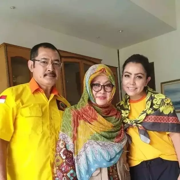 kebersamaan mayangsari dan keluarga sang suami © instagram kebersamaan mayangsari dan keluarga sang suami © instagram
