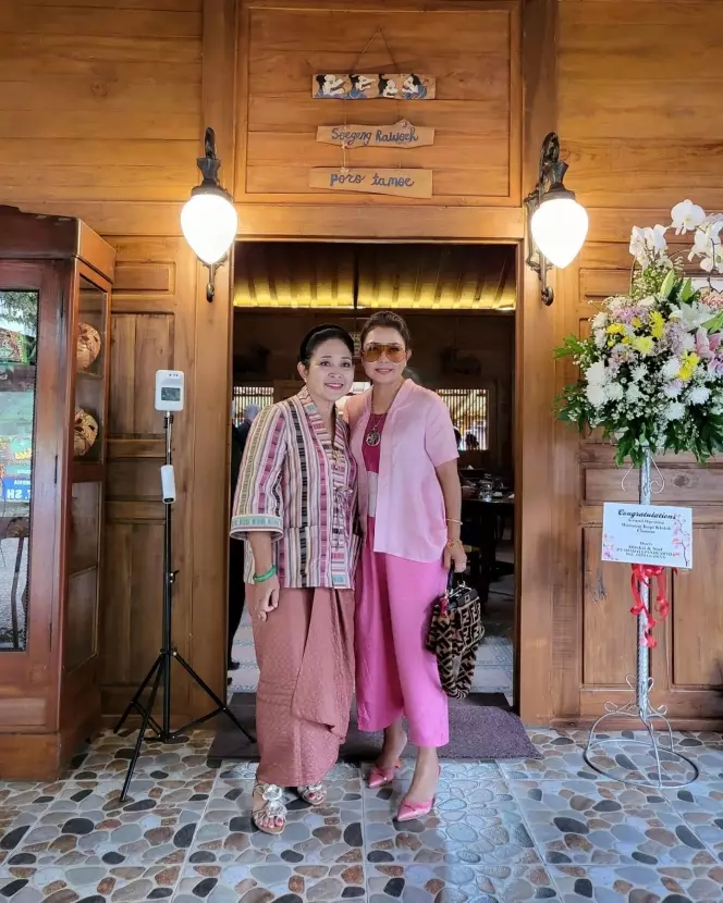 kebersamaan mayangsari dan keluarga sang suami © instagram kebersamaan mayangsari dan keluarga sang suami © instagram
