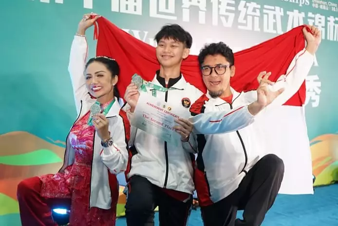 Krisdayanti medali perak kejuaraan dunia wuhsu 2025 © 2025 brilio.net Krisdayanti medali perak kejuaraan dunia wuhsu 2025 © 2025 brilio.net