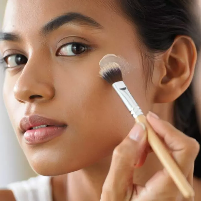 7 Rekomendasi skin tint yang bikin kamu kelihatan no makeup makeup look banget, bikin wajah glowing