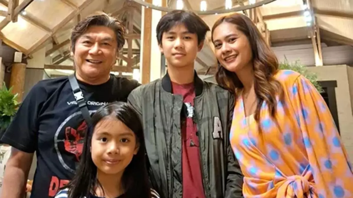 Selisih usia 31 tahun dengan Willy Dozan, ini 11 pesona Rumiyati Ningsih istri yang sering dikira anak