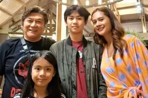 Selisih usia 31 tahun dengan Willy Dozan, ini 11 pesona Rumiyati Ningsih istri yang sering dikira anak