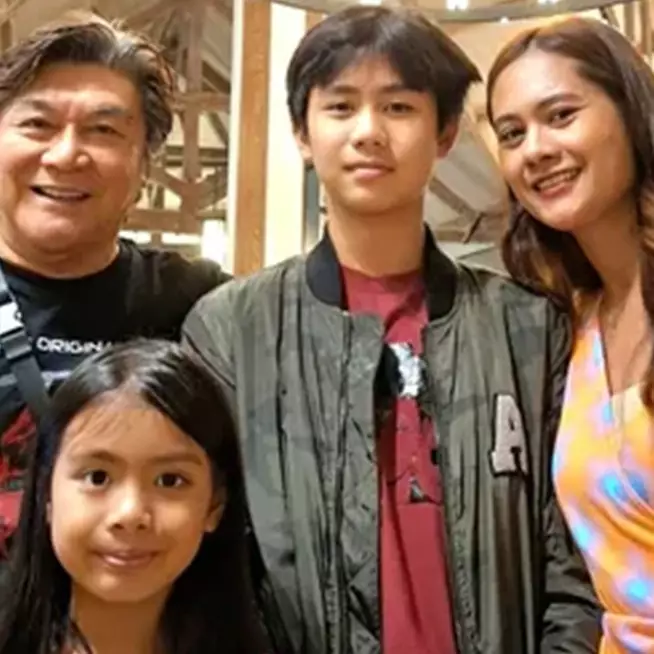Selisih usia 31 tahun dengan Willy Dozan, ini 11 pesona Rumiyati Ningsih istri yang sering dikira anak