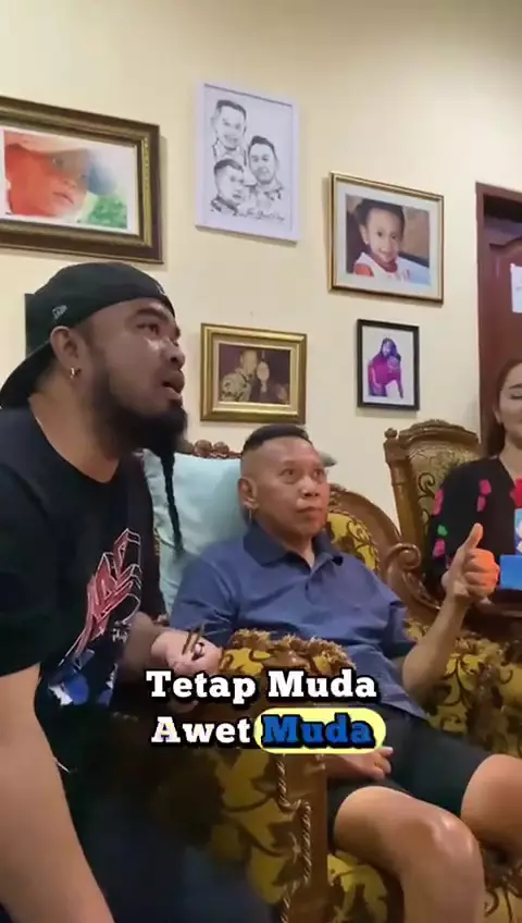 Tukul Arwana ulang tahun dirayakan teman-teman pelawak © 2025 brilio.net Tukul Arwana ulang tahun dirayakan teman-teman pelawak © 2025 brilio.net
