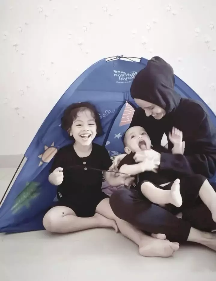 Jamilah Islam KTP momong anak berbagai sumber Jamilah Islam KTP momong anak berbagai sumber