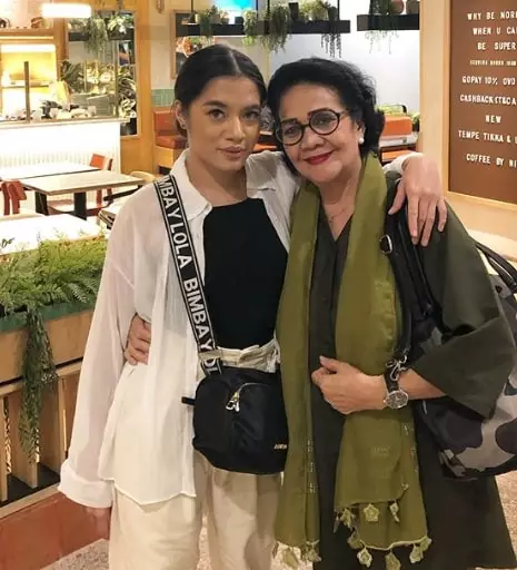 kebersamaan seleb dengan nenek dan kakek senior © instagram kebersamaan seleb dengan nenek dan kakek senior © instagram