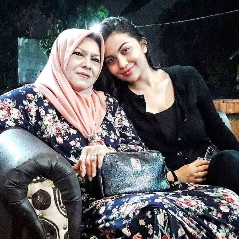kebersamaan seleb dengan nenek dan kakek senior © instagram kebersamaan seleb dengan nenek dan kakek senior © instagram