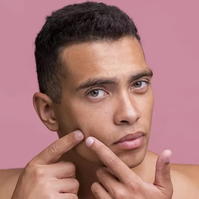 10 Skincare cowok kulit berminyak dan berjerawat usia 30 tahun harga di bawah Rp 100 ribu