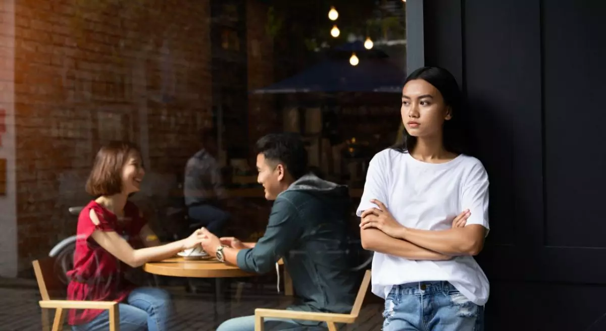 100 Kata-kata bijak berkelas usai diselingkuhi pasangan, tetap elegan meski tersakiti