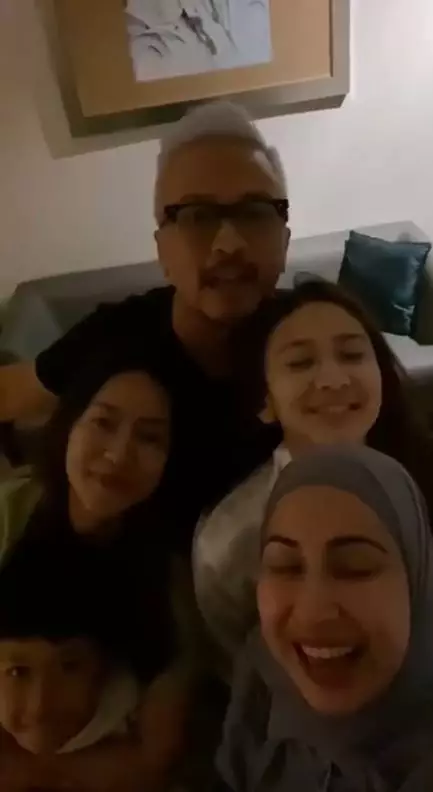 risma dan deswita bak anak ibu © berbagai sumber