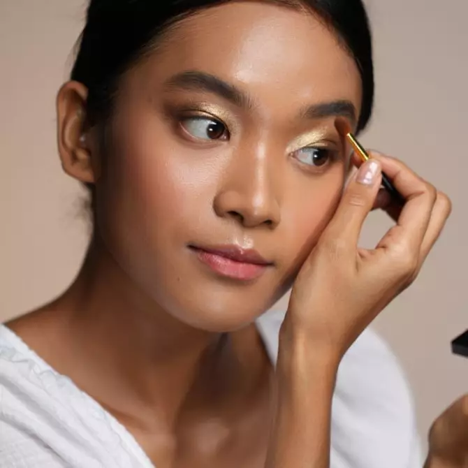 10 Rekomendasi palette eyeshadow multifungsi, sekali usap bisa untuk mata, blush, dan highlighter