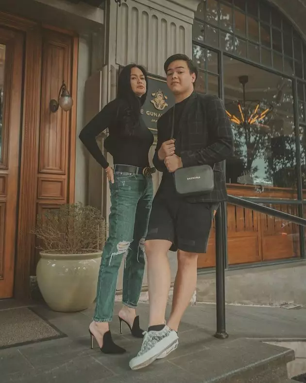 seleb bareng putranya kerap dikira sejoli © Instagram seleb bareng putranya kerap dikira sejoli © Instagram