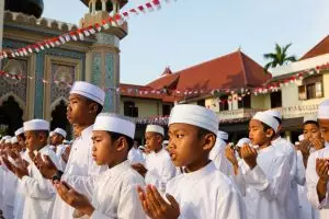 100 Kata-kata twibbon Hari Santri Nasional 2025, bikin captionmu tambah keren dan bermakna