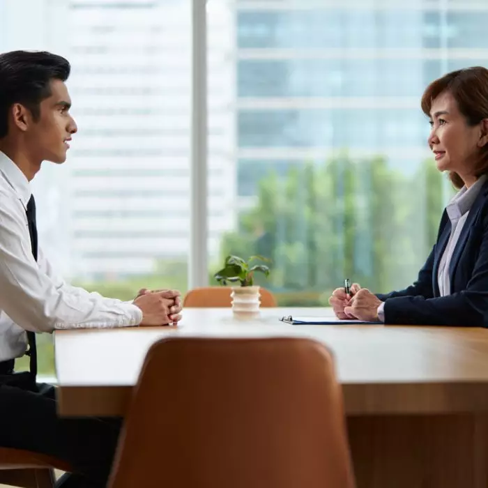 8 Rahasia lolos interview kerja pertama kali, panduan lengkap untuk fresh graduate