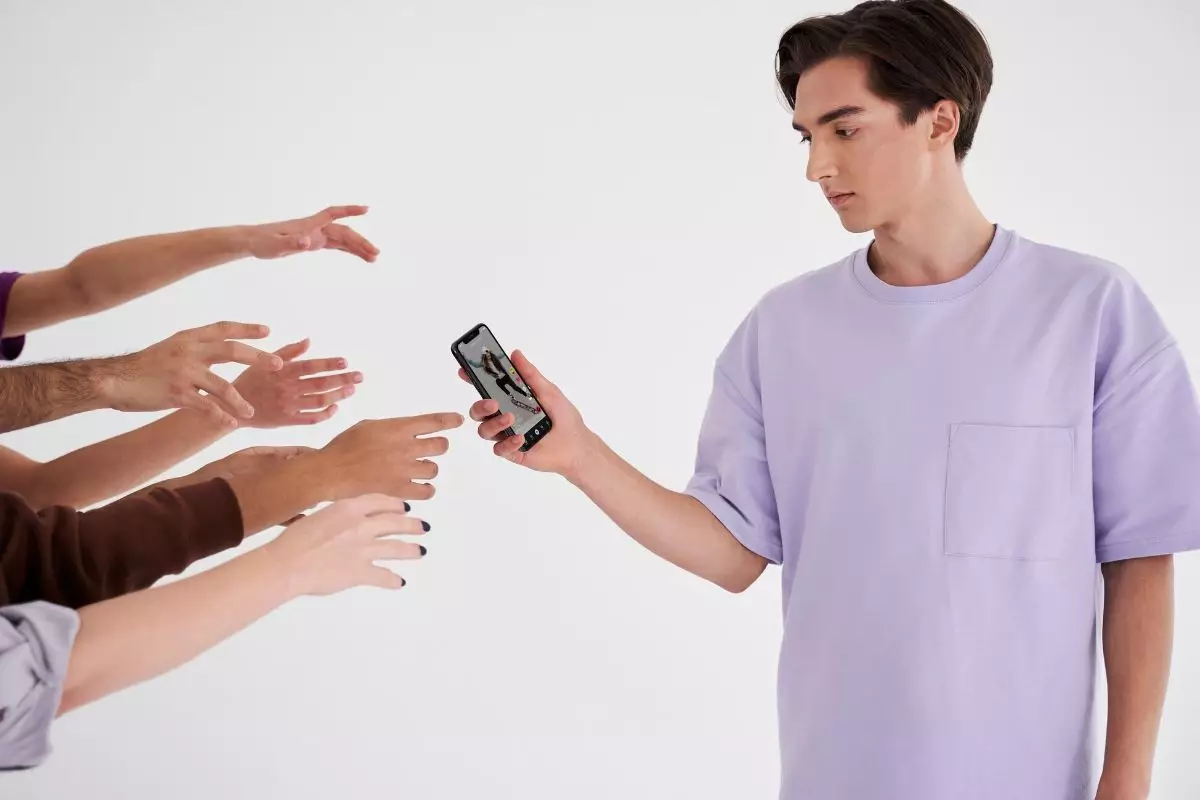 Dry text adalah: Kenali arti dan penyebab chat kamu terlihat ‘dingin’ saat ngobrol online