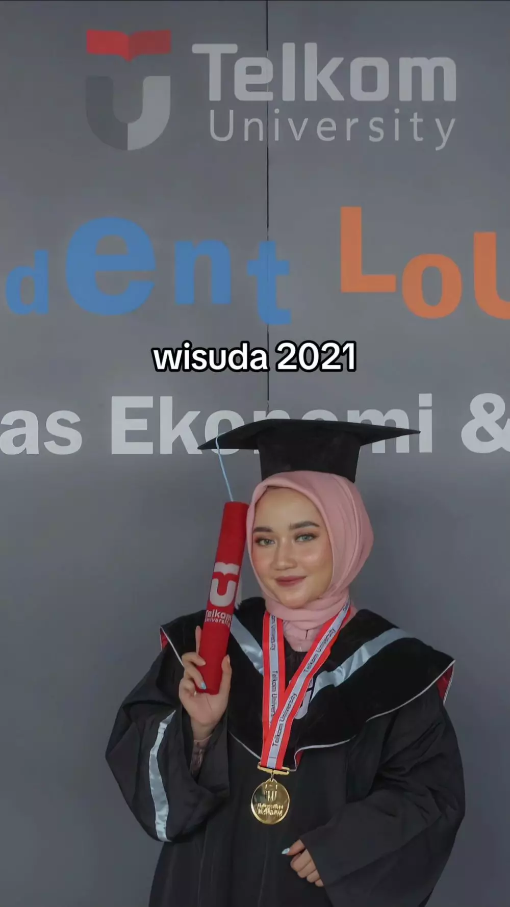 wanita lulusan universitas top sulit cari kerja © TikTok wanita lulusan universitas top sulit cari kerja © TikTok