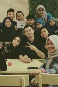 Karena sesungguhnya tanpa fans, artis bukanlah siapa-siapa. 