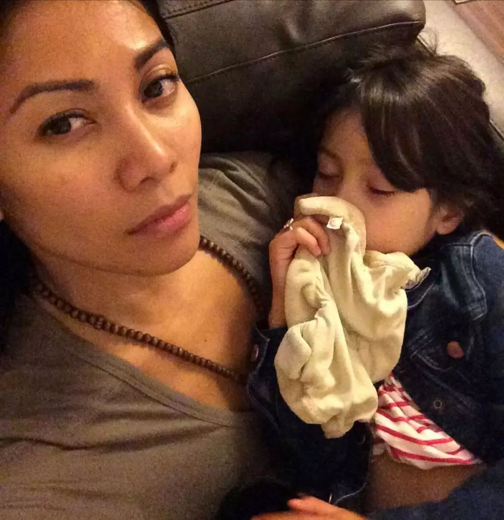 Kebersamaan Anggun dan anaknya © 2023 brilio.net Kebersamaan Anggun dan anaknya © 2023 brilio.net