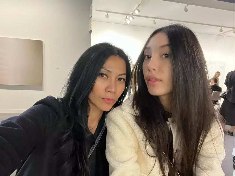 Kebersamaan Anggun dan anaknya © 2023 brilio.net Kebersamaan Anggun dan anaknya © 2023 brilio.net