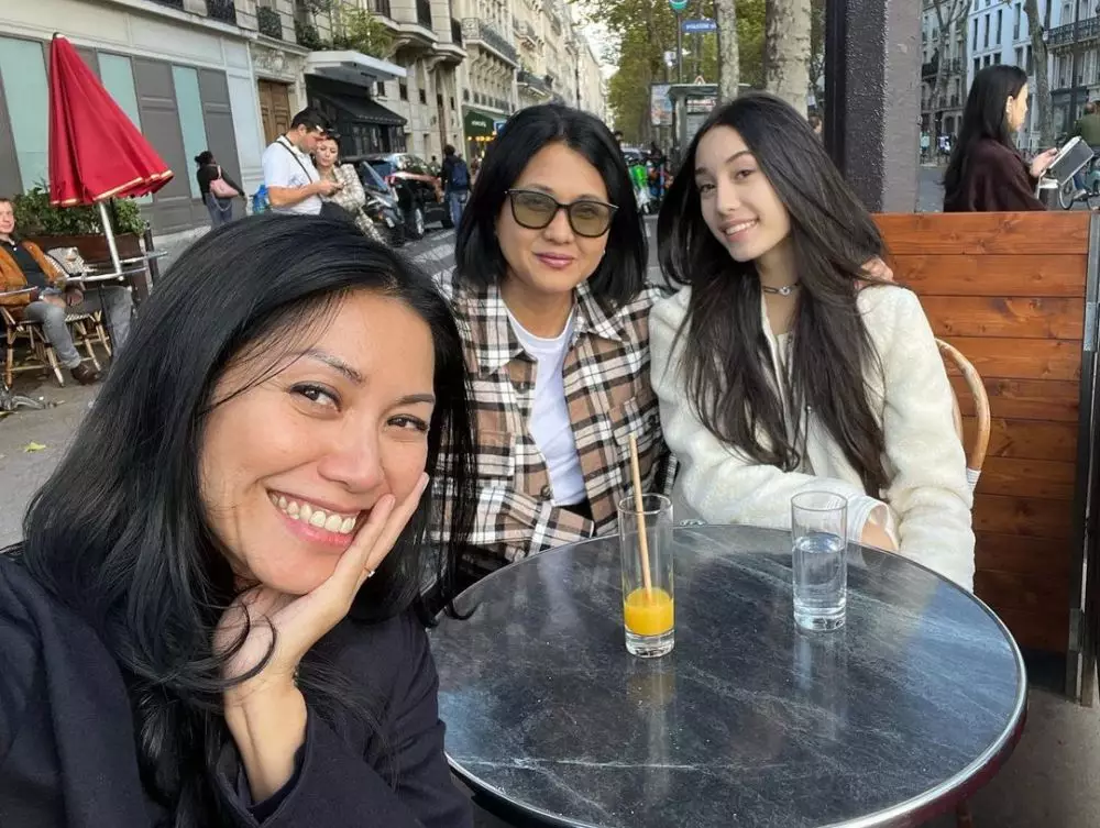 Kebersamaan Anggun dan anaknya © 2023 brilio.net Kebersamaan Anggun dan anaknya © 2023 brilio.net