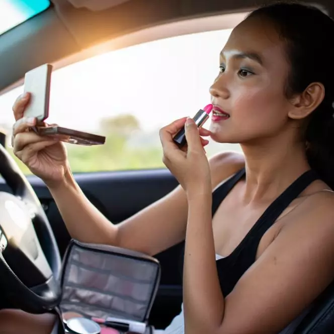 10 Rekomendasi makeup travel friendly, produk multifungsi yang ringkas dan nggak ribet