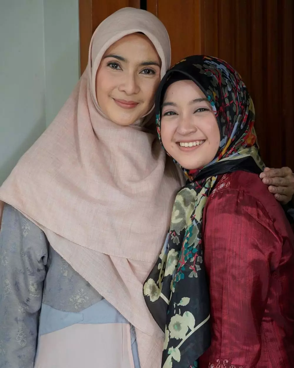 Pesona Maudy Koesnaedi berhijab di PPT © Instagram Pesona Maudy Koesnaedi berhijab di PPT © Instagram