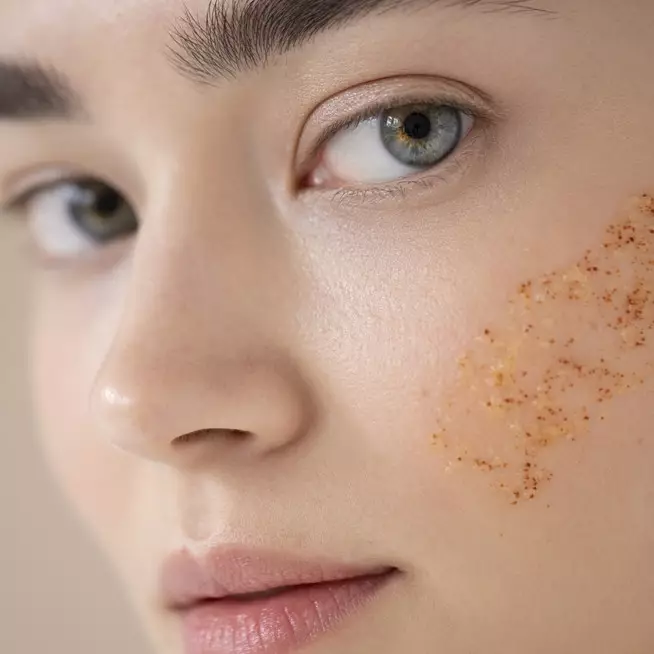 10 Skincare kulit berminyak dan sensitif harga di bawah Rp 200 ribu