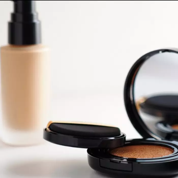 Foundation vs cushion, inilah kelebihan dan kekurangan yang sering disepelekan