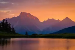 100 Kata-kata motivasi tentang keindahan gunung di sore hari, keren dan penuh makna