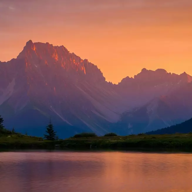 100 Kata-kata motivasi tentang keindahan gunung di sore hari, keren dan penuh makna