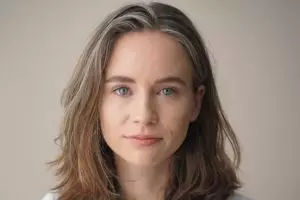 Ternyata bukan pakai semir, begini trik menghilangkan rambut beruban jadi hitam andalkan 1 bumbu dapur