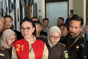 Tangis haru Nikita Mirzani di sidang, berharap keputusan hakim bijaksana