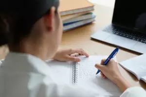 Contoh teks esai bahasa Indonesia terbaik untuk pelajar dan mahasiswa