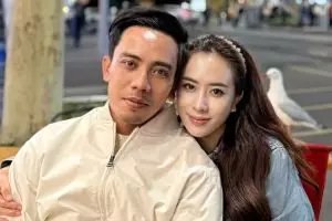 Romantis dan sukses bareng, intip 11 potret Maharani Kemala dan Dewa Gede dari pacaran hingga kini